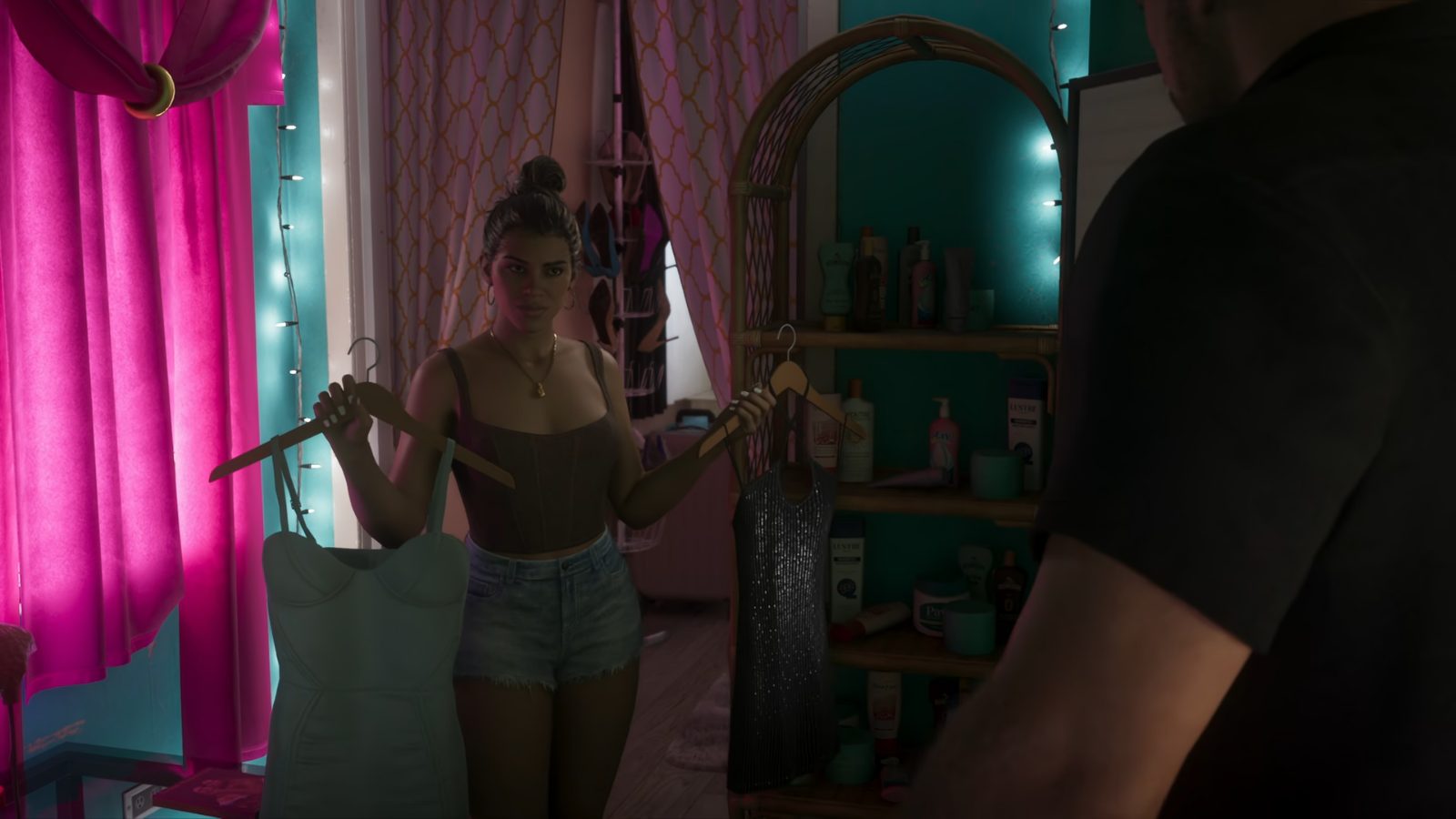 Lucia mostrando dois vestidos a Jason no apartamento em GTA VI.